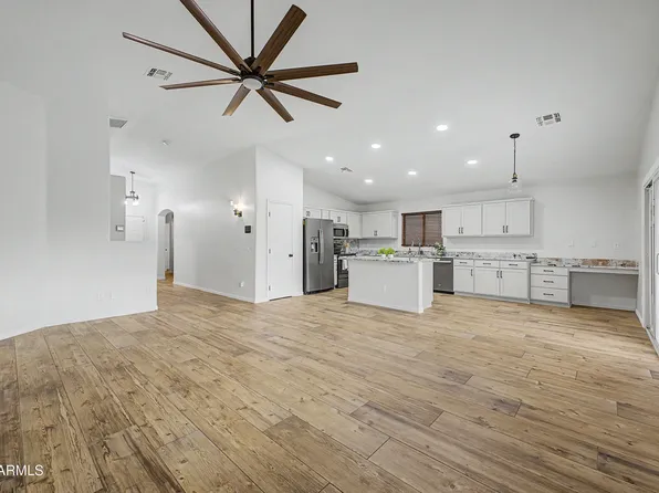 39938 N VINCENZA Street, San Tan Valley, AZ 85140