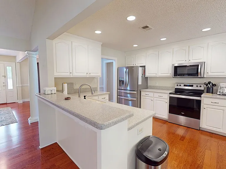 116 Folly Bend Dr — Photo 2