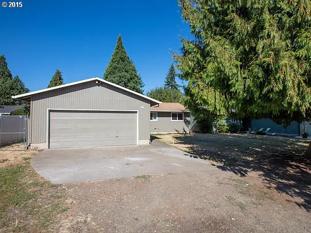 811 NE 4th Ave photo 1