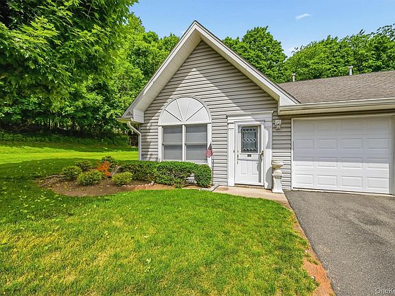 2nd image of 36 Windsor Circle #D1