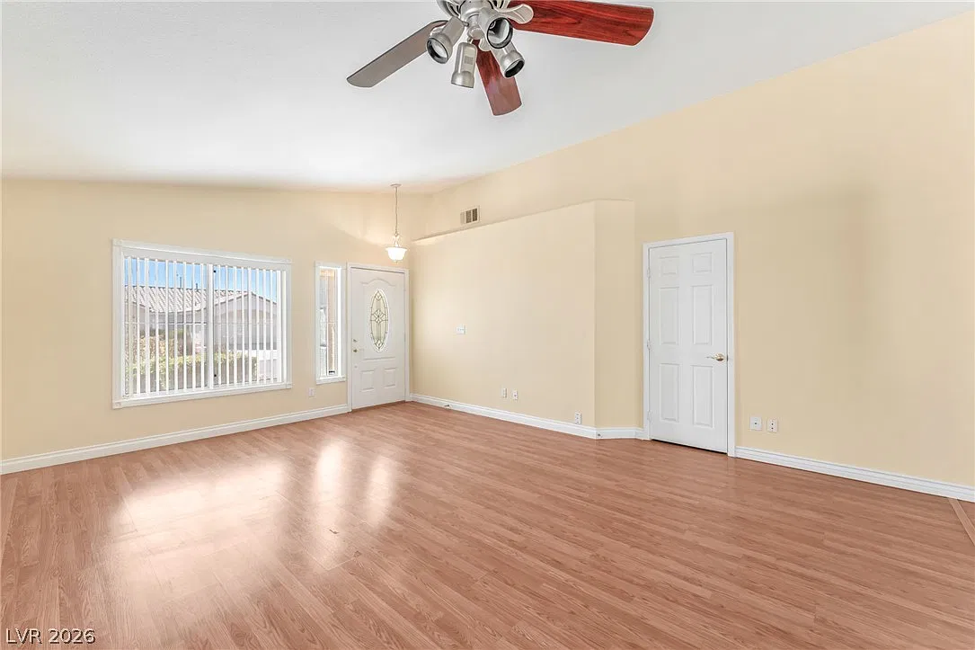 3 bed, 2.0 bath, 1426 sqft, $1,900 — Photo 4
