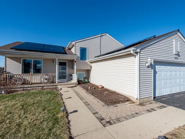 1230 Pheasant Run, Zion, IL 60099