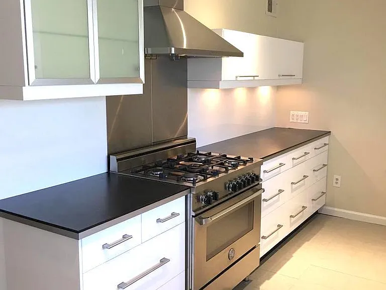 6300 Maiden Ln — Photo 10
