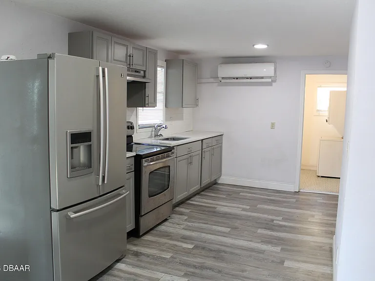 124 S Noble St #3 — Photo 4