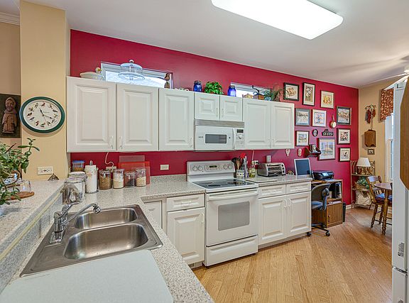 3rd image of 12962 Brookwood Dr