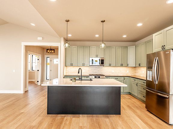 5th image of 400 Legacy Rd