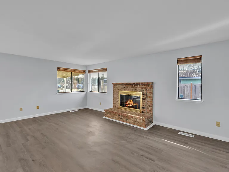701 21st St SE — Photo 12