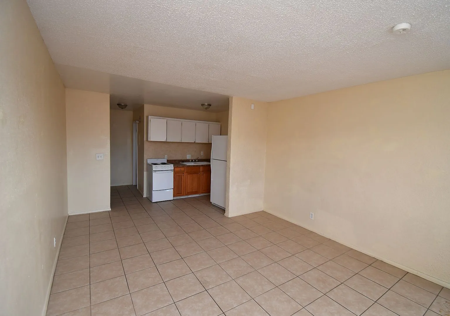 Studio Apartment - North Las Vegas - Upstairs Unit - No Pets - 3021 E Carey — Photo 3