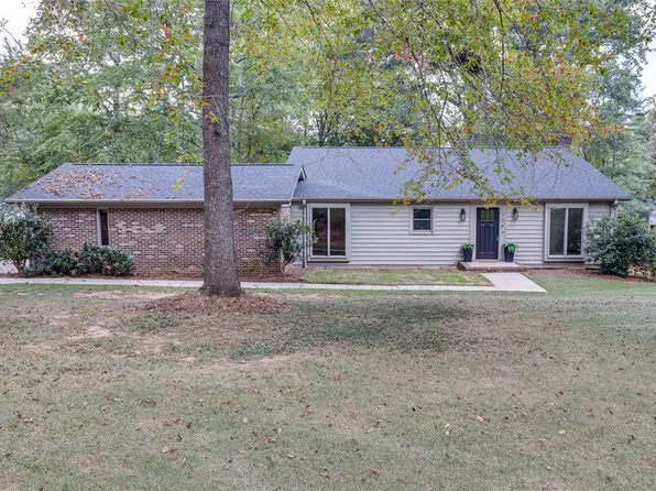 104 Stone Hedge Ct, Easley, SC 29642