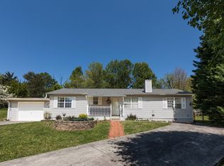 1602 Flora Dr, Louisville, TN 37777
