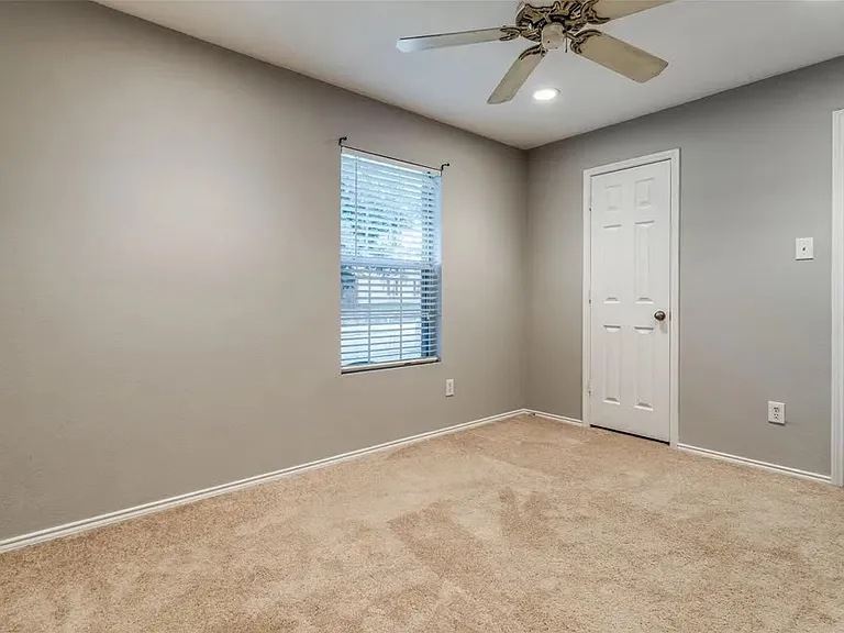 1217 Caroline Dr — Photo 16