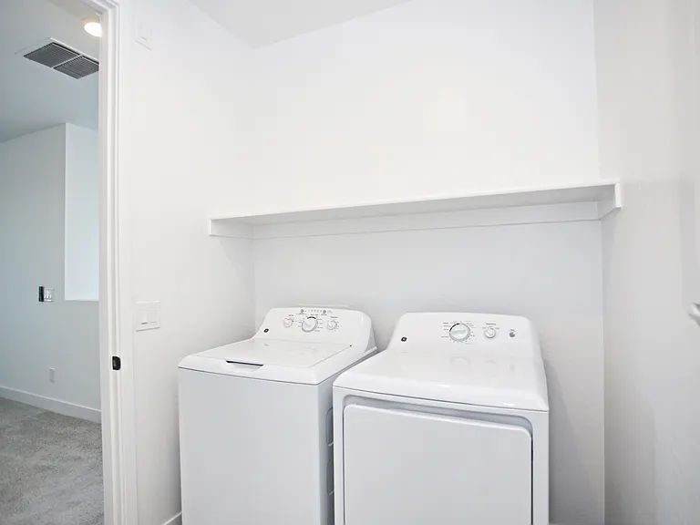 745 W Sparrow Dr — Photo 23