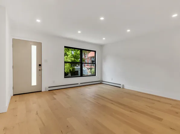 572a Lexington Avenue TWNHSE image 3 of 35
