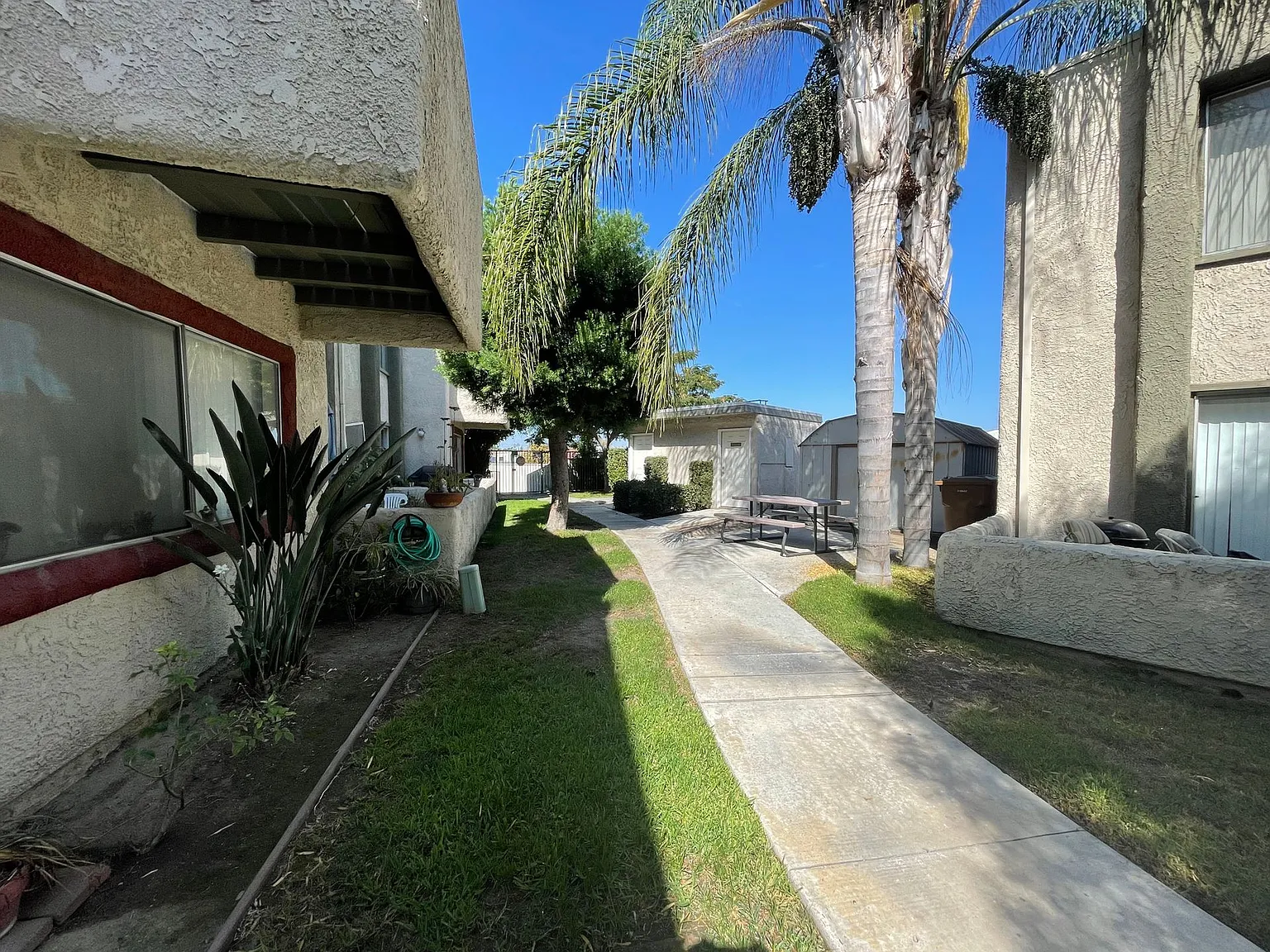 401 Beach Blvd - El Pueblo Apartments — Photo 3