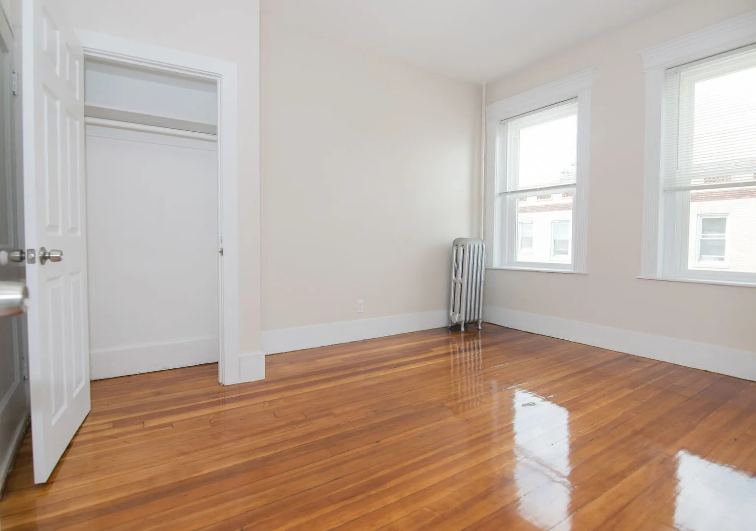 Nicely renovated 4 bed unit near the Green Line and BU! — Photo 3