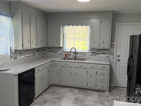5th image of 2372 Jamestown Rd