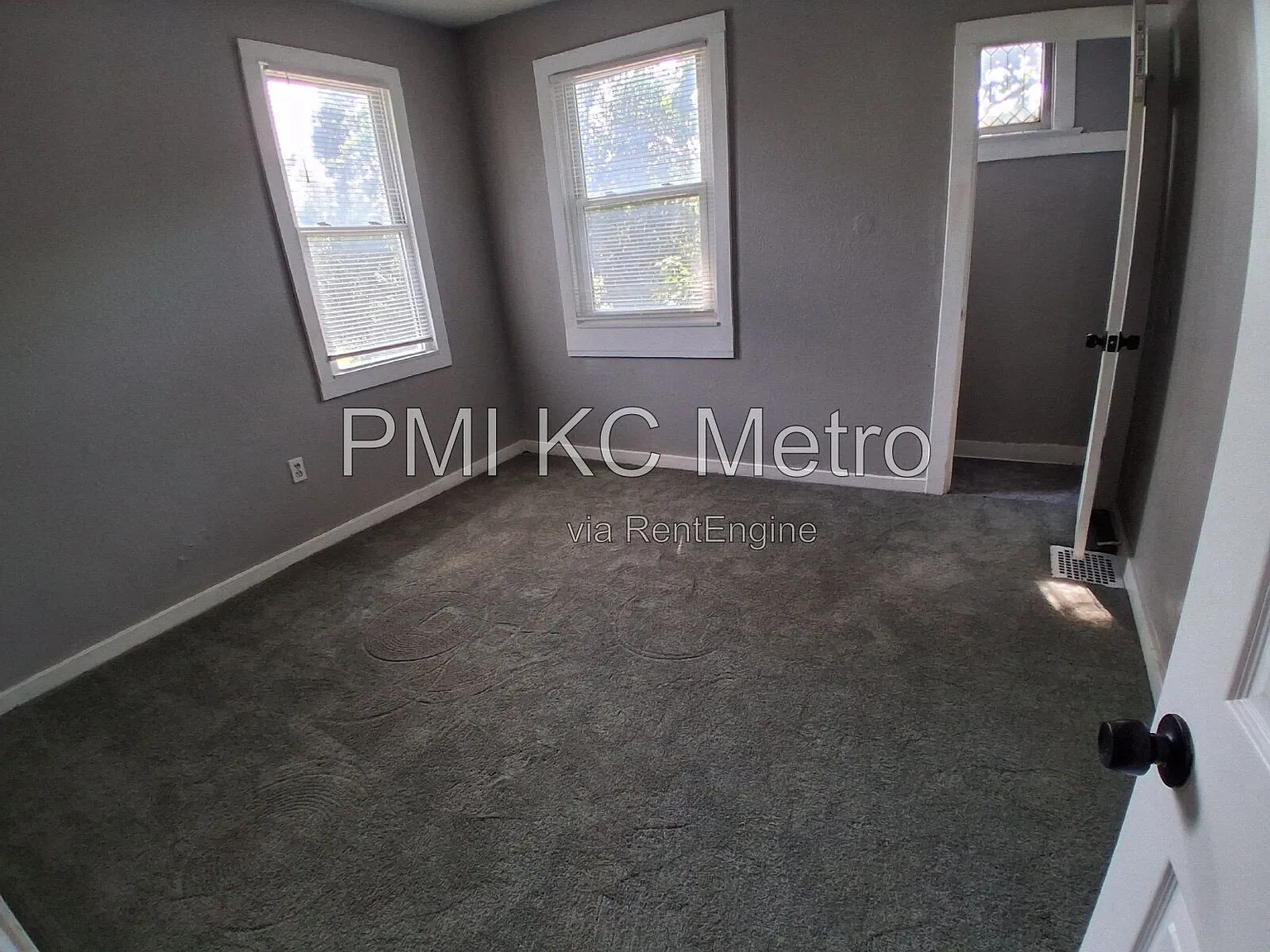 5 bed, 1.5 bath, 2301 sqft, $1,900 — Photo 2