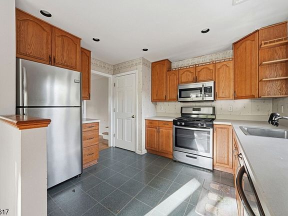 5th image of 111 Deerfield Rd