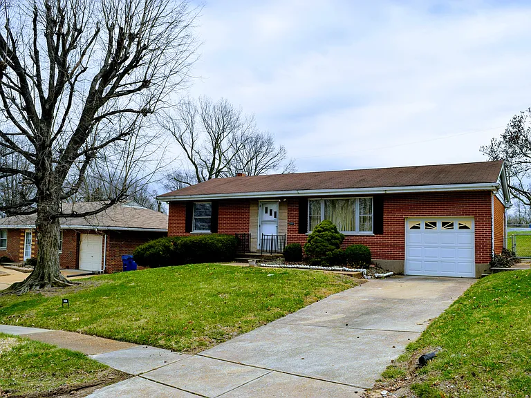 Falmouth Dr — Photo 2