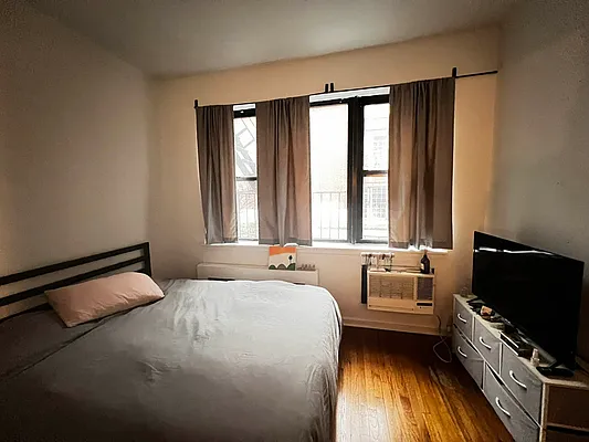 Rented by Salon Realty Corp | media 8