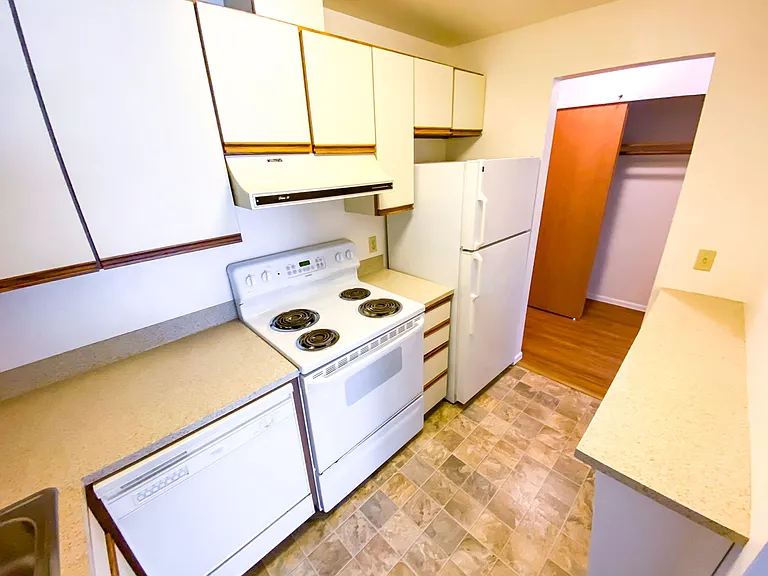 Twin Cedars Apartments — Photo 10