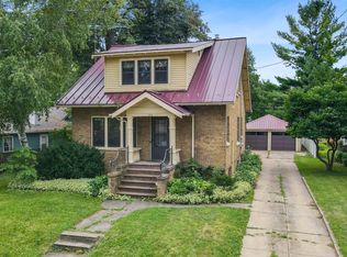 327 W 17th Ave, Oshkosh, WI 54902