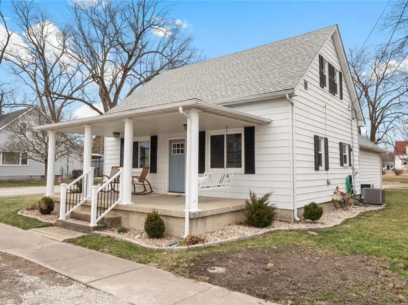 2 E Birch St, New Baden, IL 62265