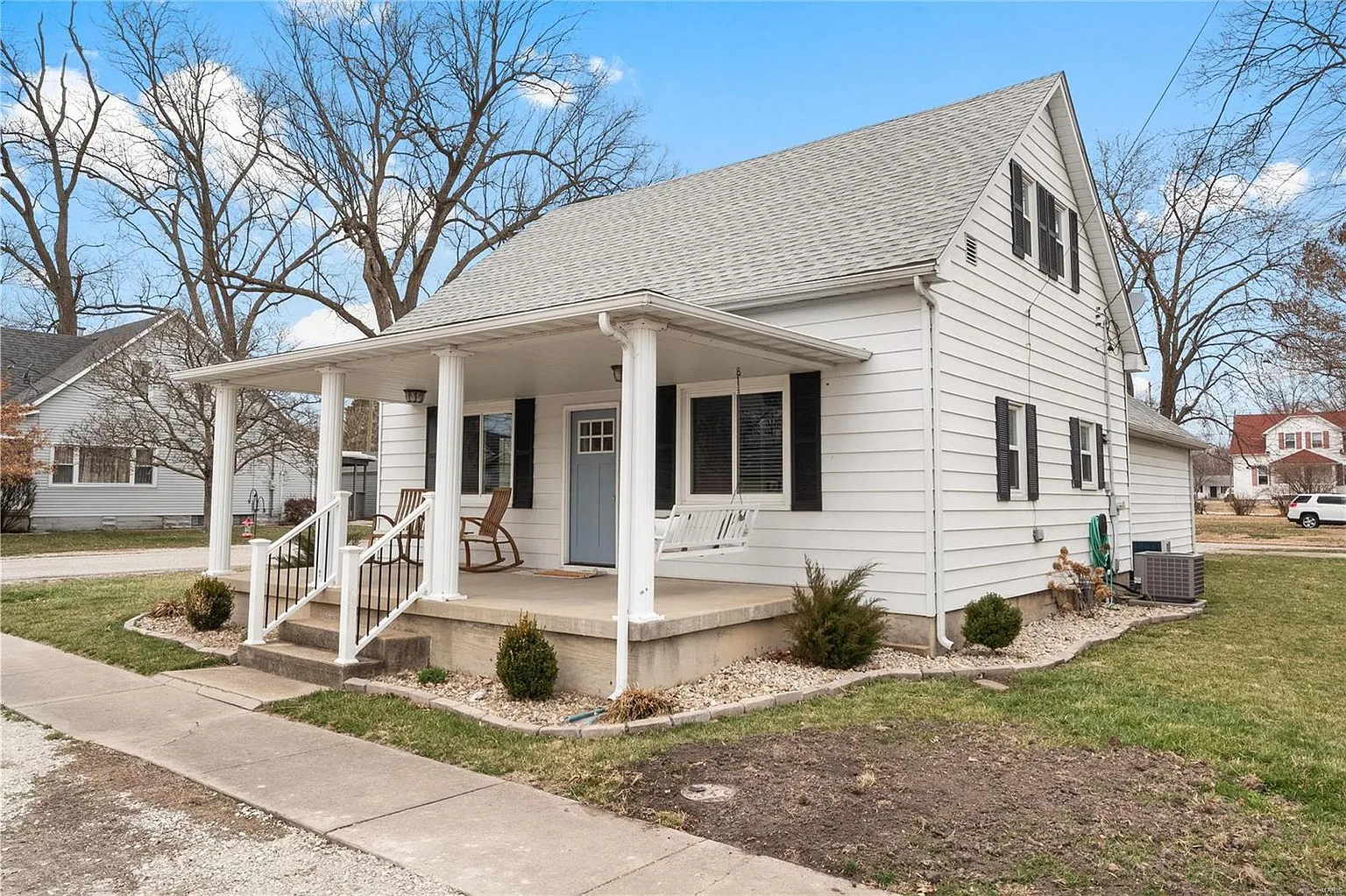 2 E Birch St photo 1