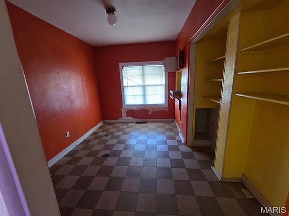 5th image of 1103 Lester St