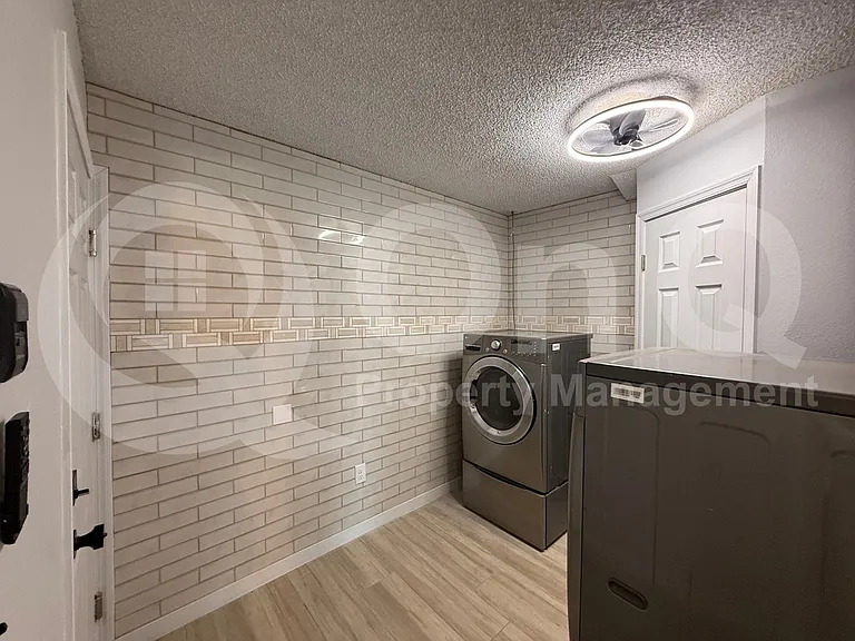 3037 W Monmouth St — Photo 31