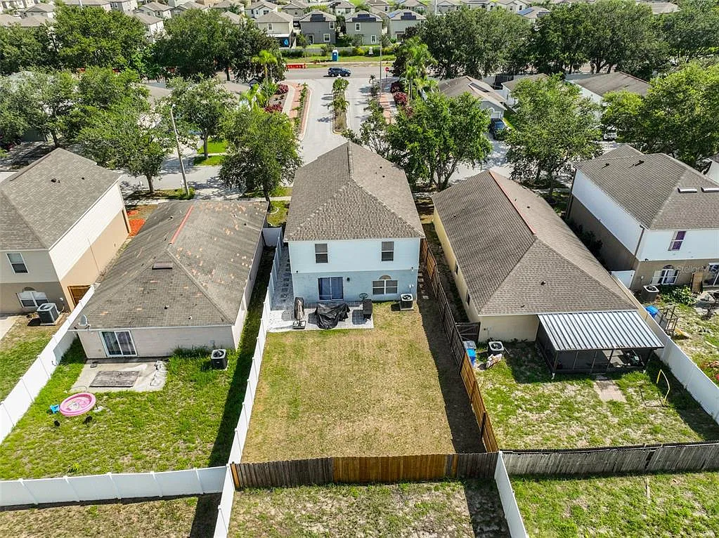 4 bed, 2.5 bath, 1945 sqft, $2,300 — Photo 4