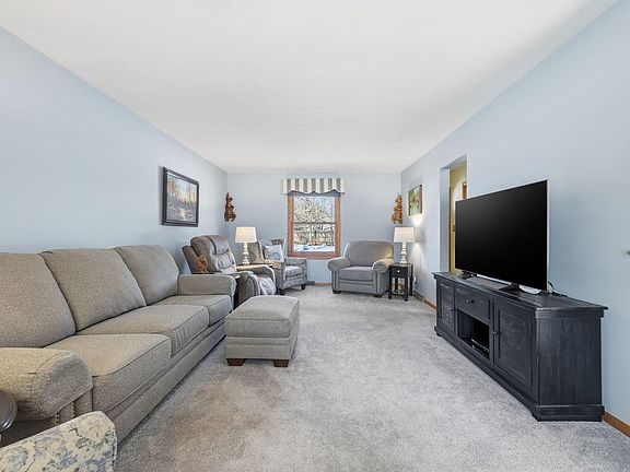 3rd image of 2277 Floral Dr