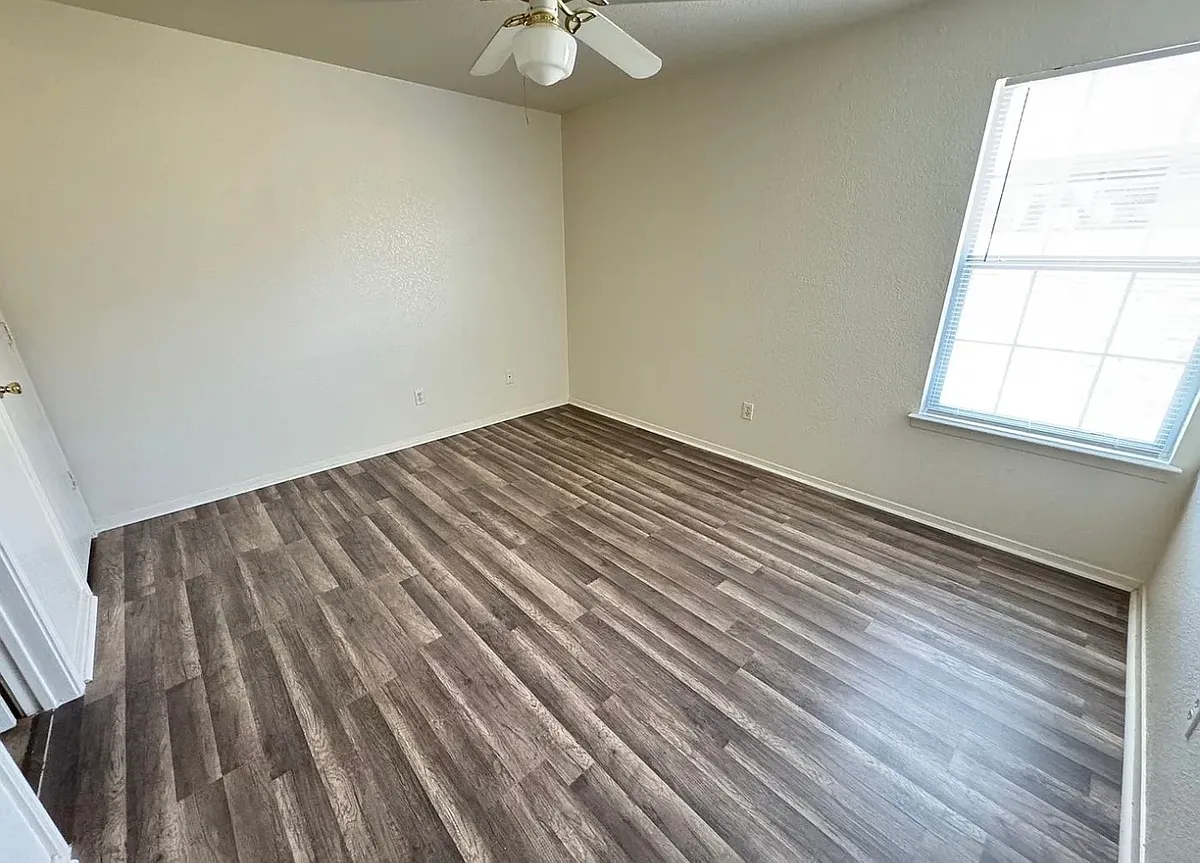 Building Photo - 3404 Zephyr Rd #1