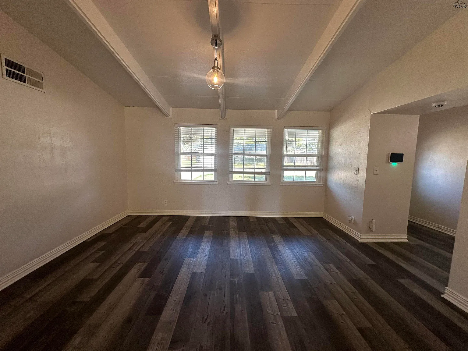 3 bed, 2.0 bath, 1796 sqft, $1,975 — Photo 4
