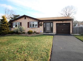 5 Corvair Ln, Selden, NY 11784