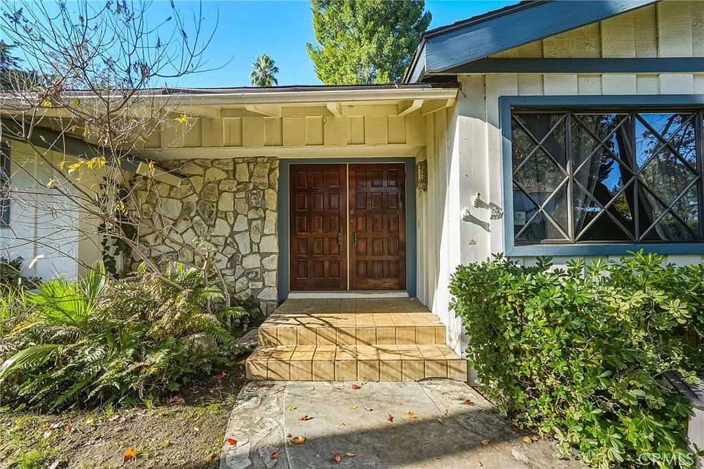 4 bed, 2.5 bath, 3200 sqft, $7,500 — Photo 4