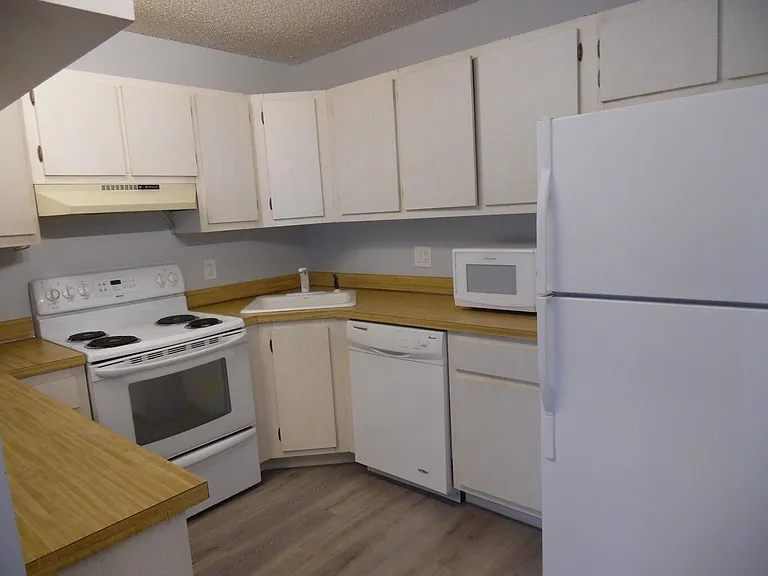 502 Shady Pine Way #D2 — Photo 8