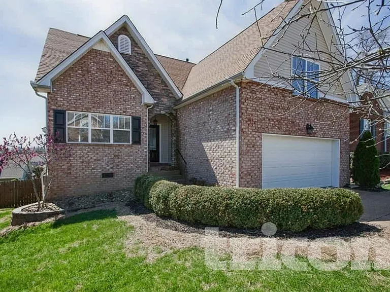 1638 Zurich Dr — Photo 2