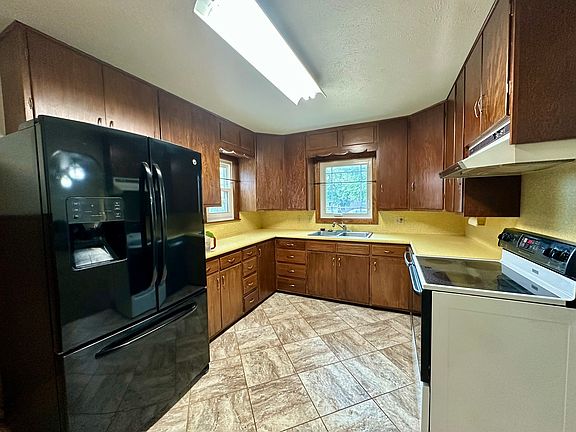 4th image of 307 Maple St