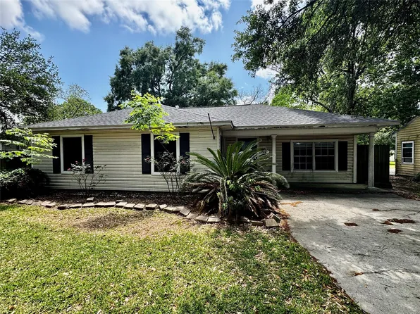 4535 Clermont Ave, Groves, TX 77619