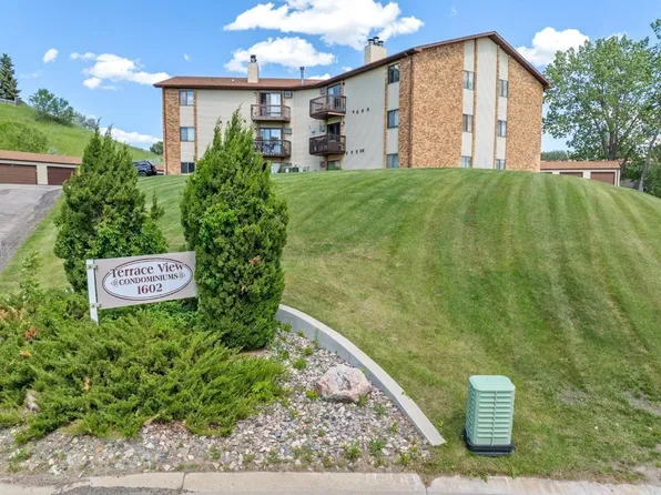 1602 Terrace Dr, Minot, ND 58703