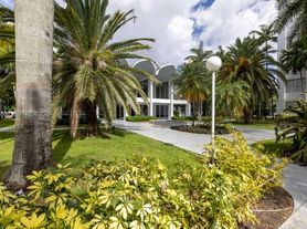 494 NW 165th Street Rd