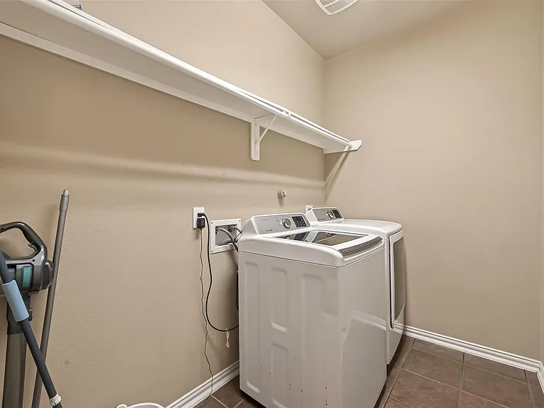 4502 Mallory Creek Dr — Photo 11