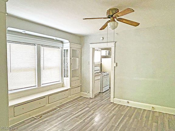 4th image of 3329 W 99th St