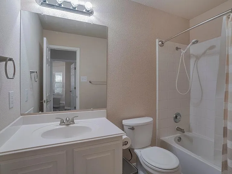2724 Kickapoo Cavern Dr — Photo 20