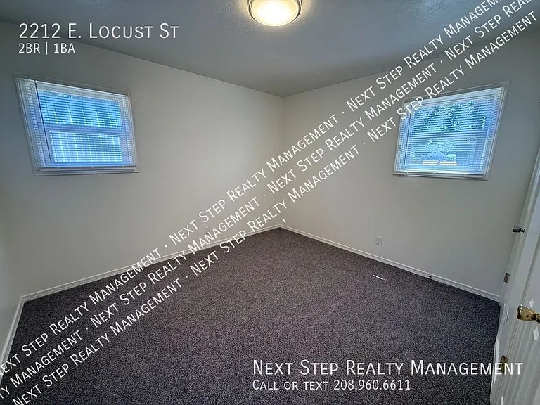2212 E Locust St — Photo 6