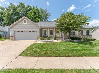 25 Beaujolais Dr, Florissant, MO 63031