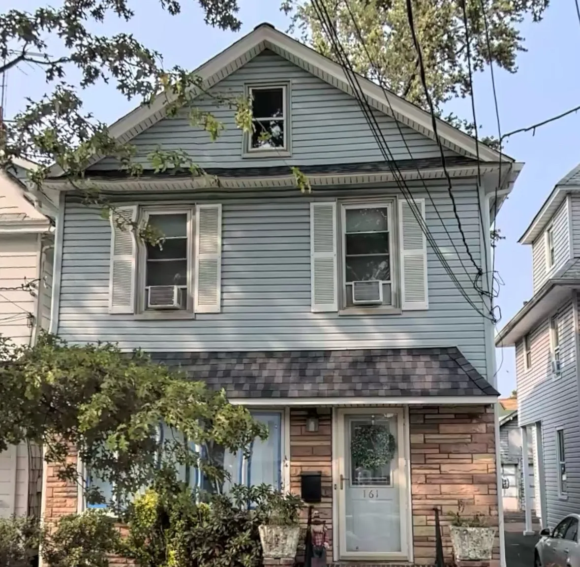4 bed, $3,400 — Photo 1