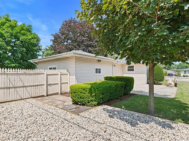 329 Marion Ct — Photo 34