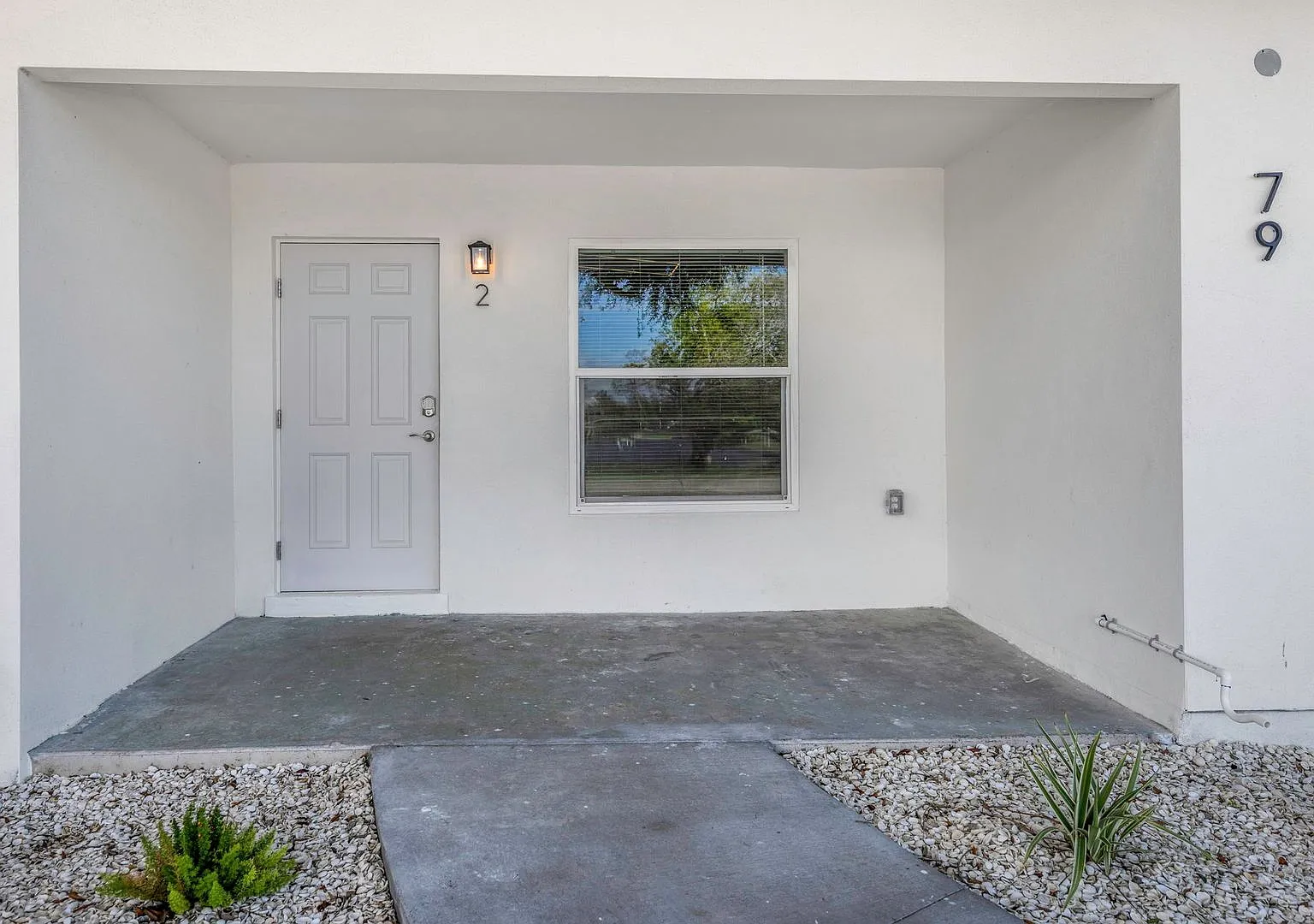 Charming 2 Bedroom, 2 Bathroom Dunedin Triplex Prime Location! Coming Soon — Photo 2